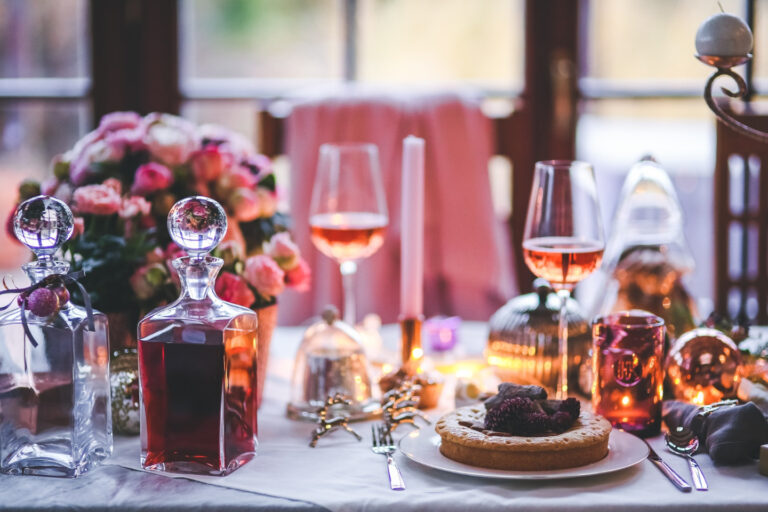 134 dinner meal table wine 768x512