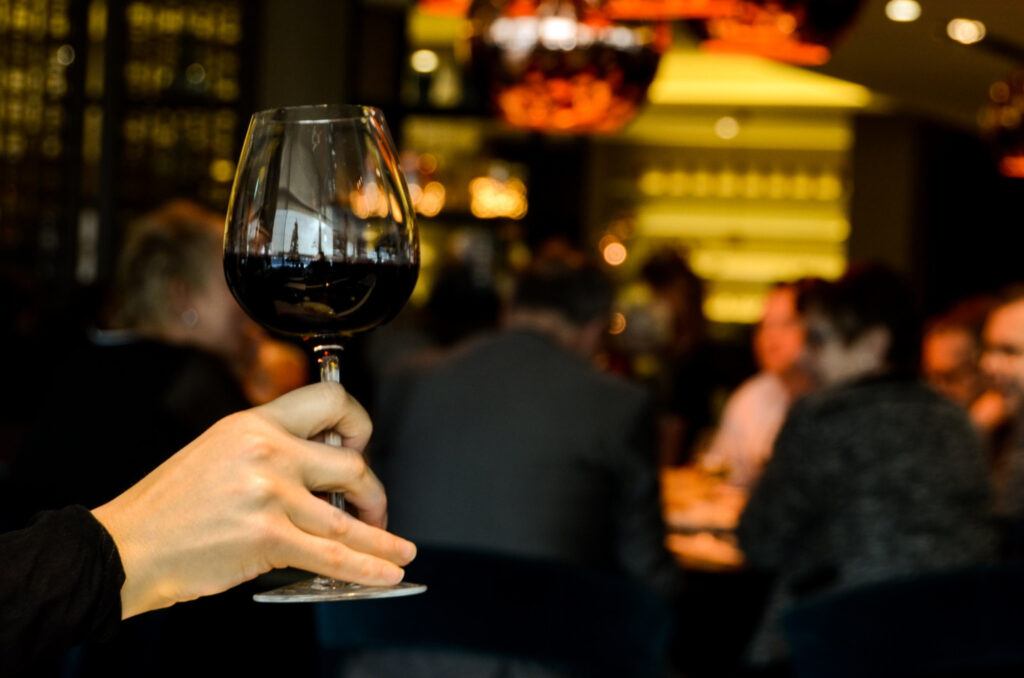 201 restaurant person people hand 1024x678